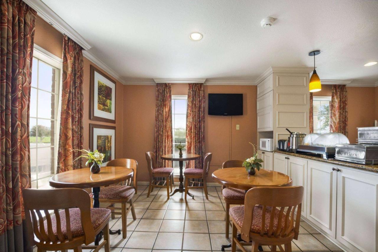 Baymont By Wyndham Beaumont Hotel Luaran gambar